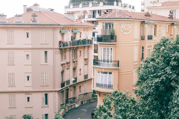 Comment créer un jardin médicinal sur un petit balcon pour promouvoir la santé naturelle?