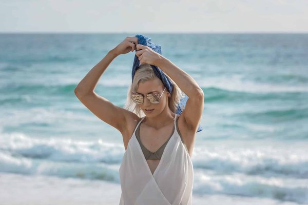 Quels styles de bandeaux pour cheveux sont indiqués pour une conférence professionnelle?